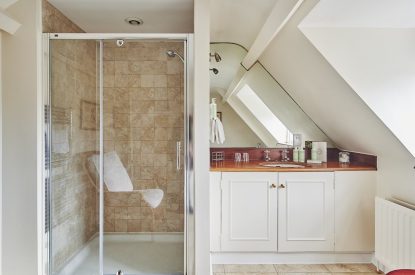 A bathroom at Tennyson House, Cotswolds