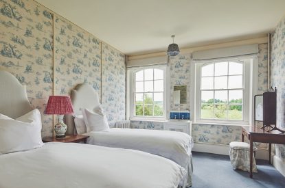 A twin bedroom at North Wessex Manor, Oxfordshire