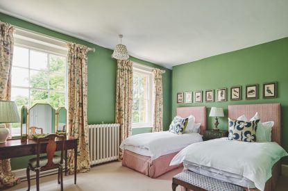 A twin bedroom at North Wessex Manor, Oxfordshire
