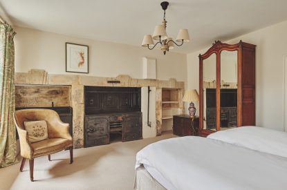 A twin bedroom at North Wessex Manor, Oxfordshire