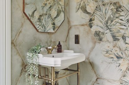 A bathroom at Rye Top Farm, Uppermill, Peak District