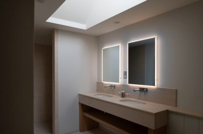 An en-suite bathroom at Muirfield Green, East Lothian