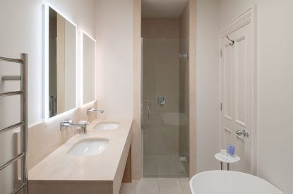 An en-suite bathroom at Muirfield Green, East Lothian