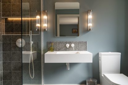 A en-suite bathroom at Poppy Cottage, Somerset