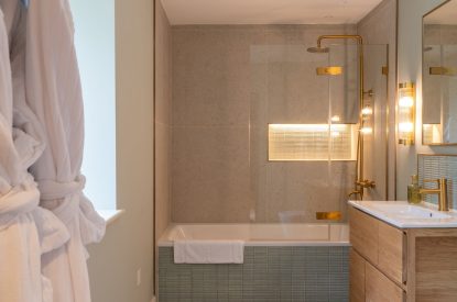 An en-suite bathroom at Poppy Cottage, Somerset