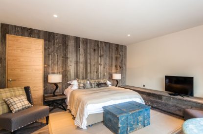 A king sized bedroom at Lake View Lodge, Lake District