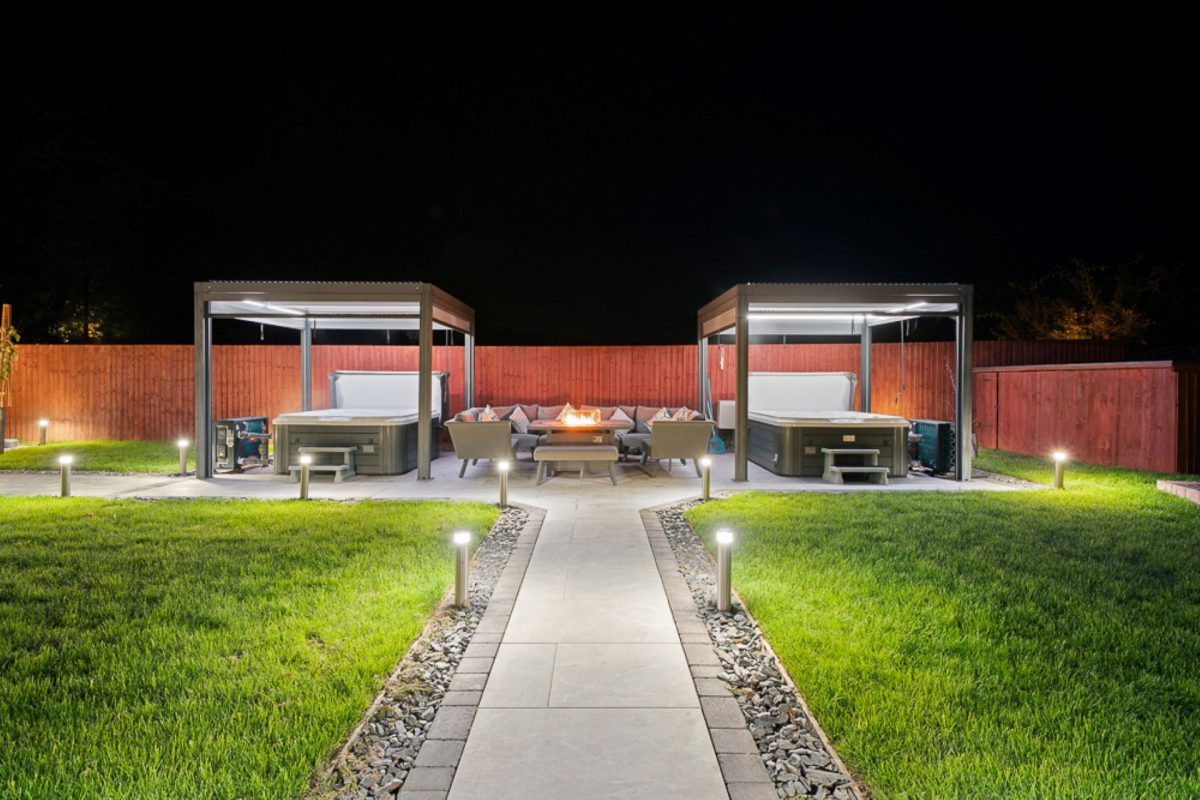 The twin hot tubs at Forge Cottage, Staffordshire