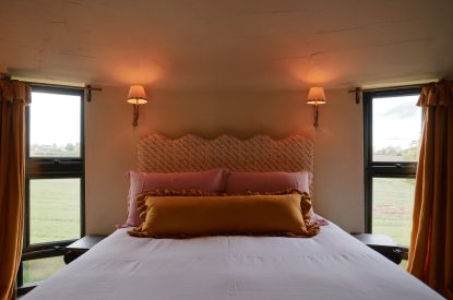 The king-size bedroom at Bonny Cabin, Leicestershire