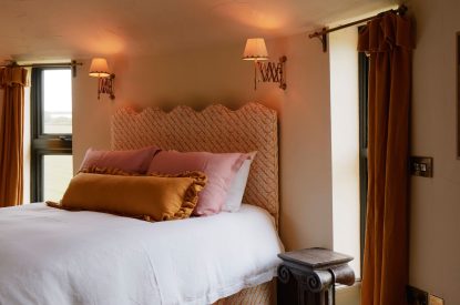 The king-size bedroom at Bonny Cabin, Leicestershire