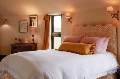 The king-size bedroom at Bonny Cabin, Leicestershire