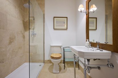 A bathroom at Mawson Hall, Lake District