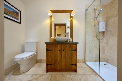 A bathroom at Mawson Hall, Lake District