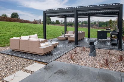 The outdoor entertaining area at The Tractor Shed, Worcestershire