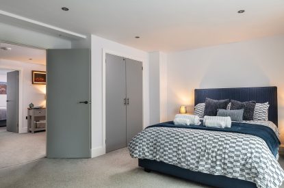A king-size bedroom at The Tractor Shed, Worcestershire