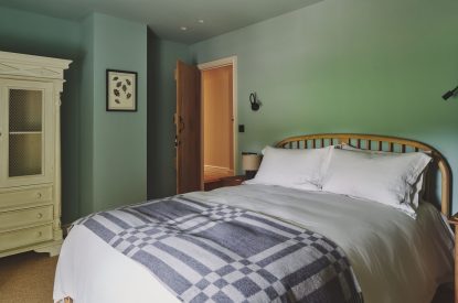 A king-size bedroom at Haymill Retreat, Powys