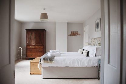 A king-size bedroom at The Coachman's House, Wiltshire