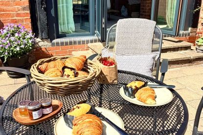Outdoor dining at Lapworth Barn, Warwickshire