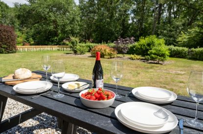 Outdoor dining at Grimsbury Castle, Berkshire
