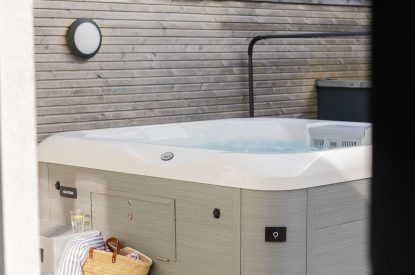 The hot tub at Aurora Skies, Cornwall