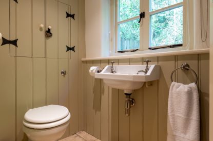 A bathroom at Butterfly Cottage, Somerset
