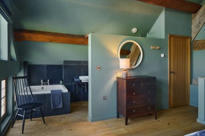 The en-suite bathroom at Hall House, Powys
