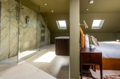 En-suite bathroom at The Meadow Retreat, Cornwall