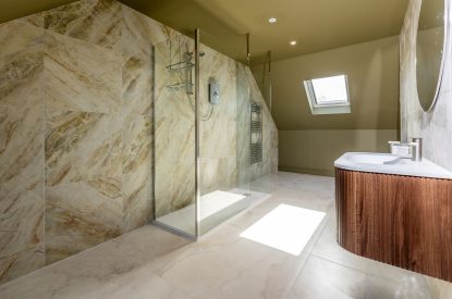 En-suite bathroom at The Meadow Retreat, Cornwall