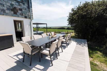 The outdoor dining area at The Meadow Retreat, Cornwall