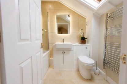 The bathroom at Victoria Lodge, Welsh Borders