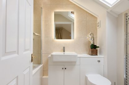 The bathroom at Victoria Lodge, Welsh Borders