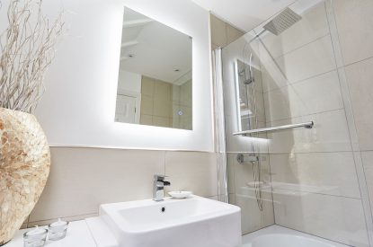 The bathroom at Victoria Lodge, Welsh Borders