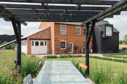 Outdoor dining area at Sutton Farmhouse, Leicestershire