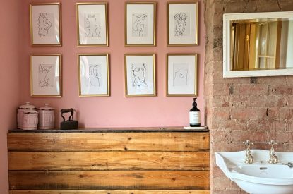 A bathroom at Sutton Farmhouse, Leicestershire