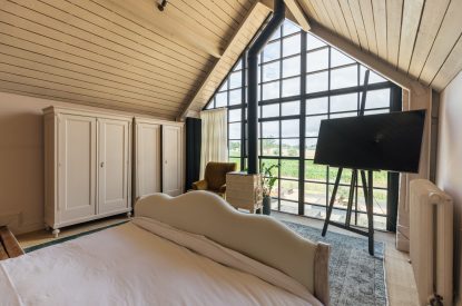 A super-king size bedroom at Sutton Farmhouse, Leicestershire