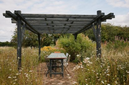 Outdoor dining area at Sutton Farmhouse, Leicestershire