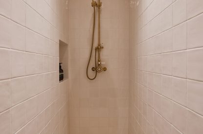 The shower room at Pandora's Place, Leicestershire