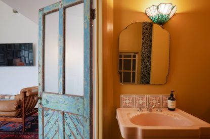 The bathroom at Poppy's Cabin, Leicestershire
