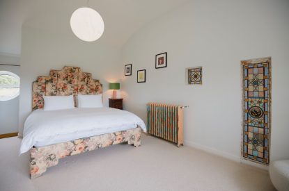 The king-size bedroom at Poppy's Cabin, Leicestershire