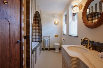 The bathroom at Casa Vista, Cotswolds