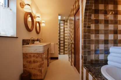 The bathroom at Casa Vista, Cotswolds