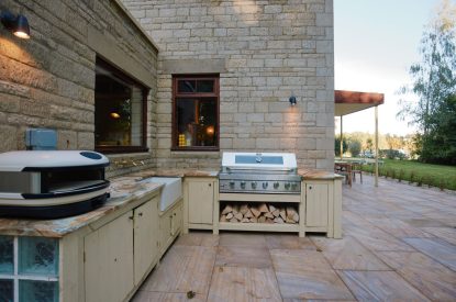 The outdoor kitchen at Casa Vista, Cotswolds