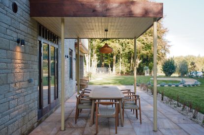 Outdoor dining area at Casa Vista, Cotswolds