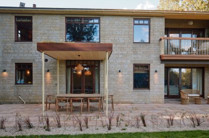 The outdoor dining area at Casa Vista, Cotswolds