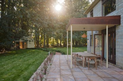 Outdoor dining at Casa Vista, Cotswolds