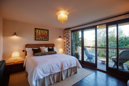 The super-king-size bedroom at Casa Vista, Cotswolds