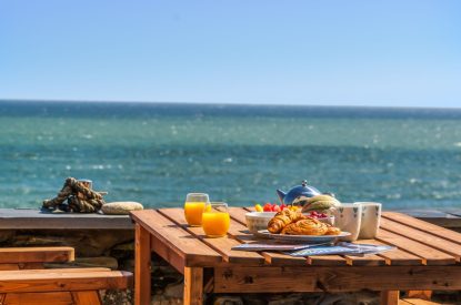 Outdoor dining at Lightkeepers Cottage, Cornwall