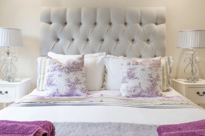A queen bedroom at Wild Rose Cottage, Cotswolds