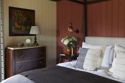 A double bedroom at Lakeside Cabin, Cotswolds