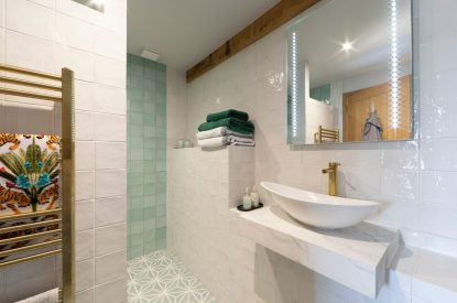 En-suite bathroom at The Lodge at Leigh, Dorset
