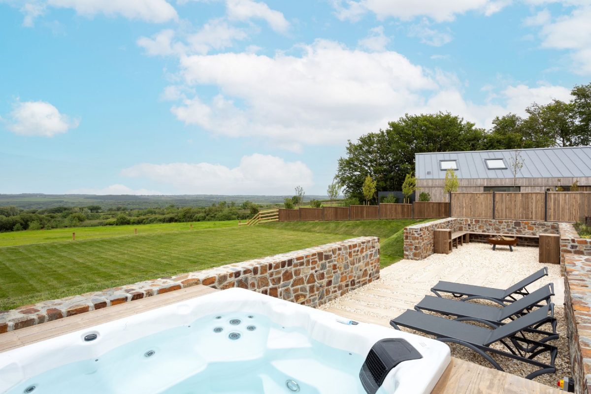 The hot tub at Skylark, Bradworthy, Devon
